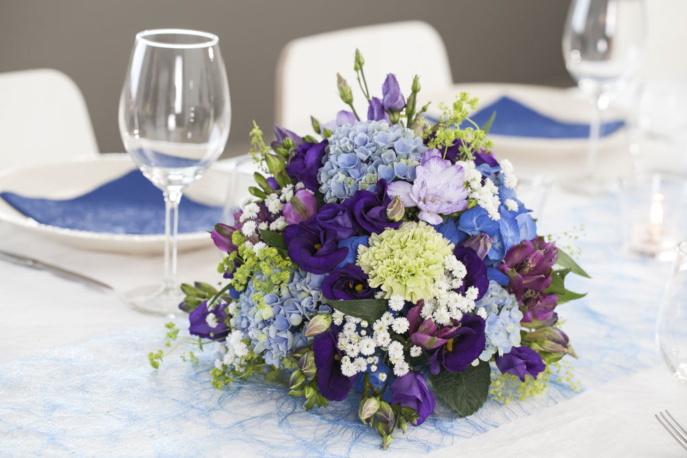 vakker blomsterkule i bl&aring;lilla fargetoner