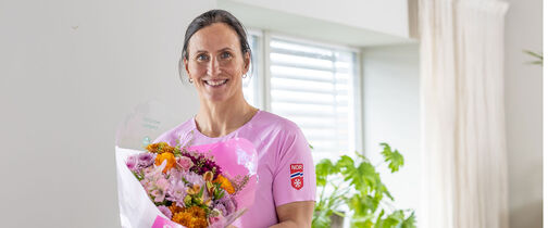 Marit Bj&oslash;rgen st&oslash;tter Rosa sl&oslash;yfe