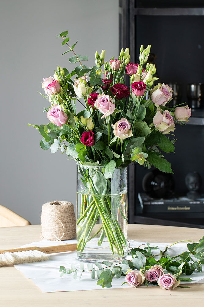 Rosebukett med lisianthus