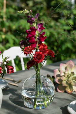 enkelt, fargerikt og sommerlig festbord